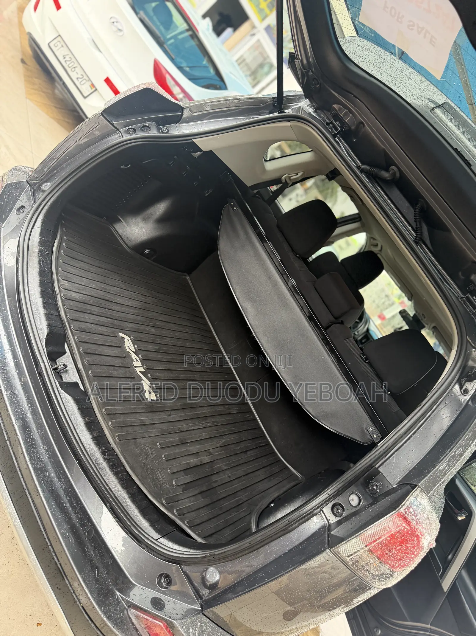 Toyota RAV4 XLE 4dr SUV (2.5L 4cyl 6A) 2018 Gray