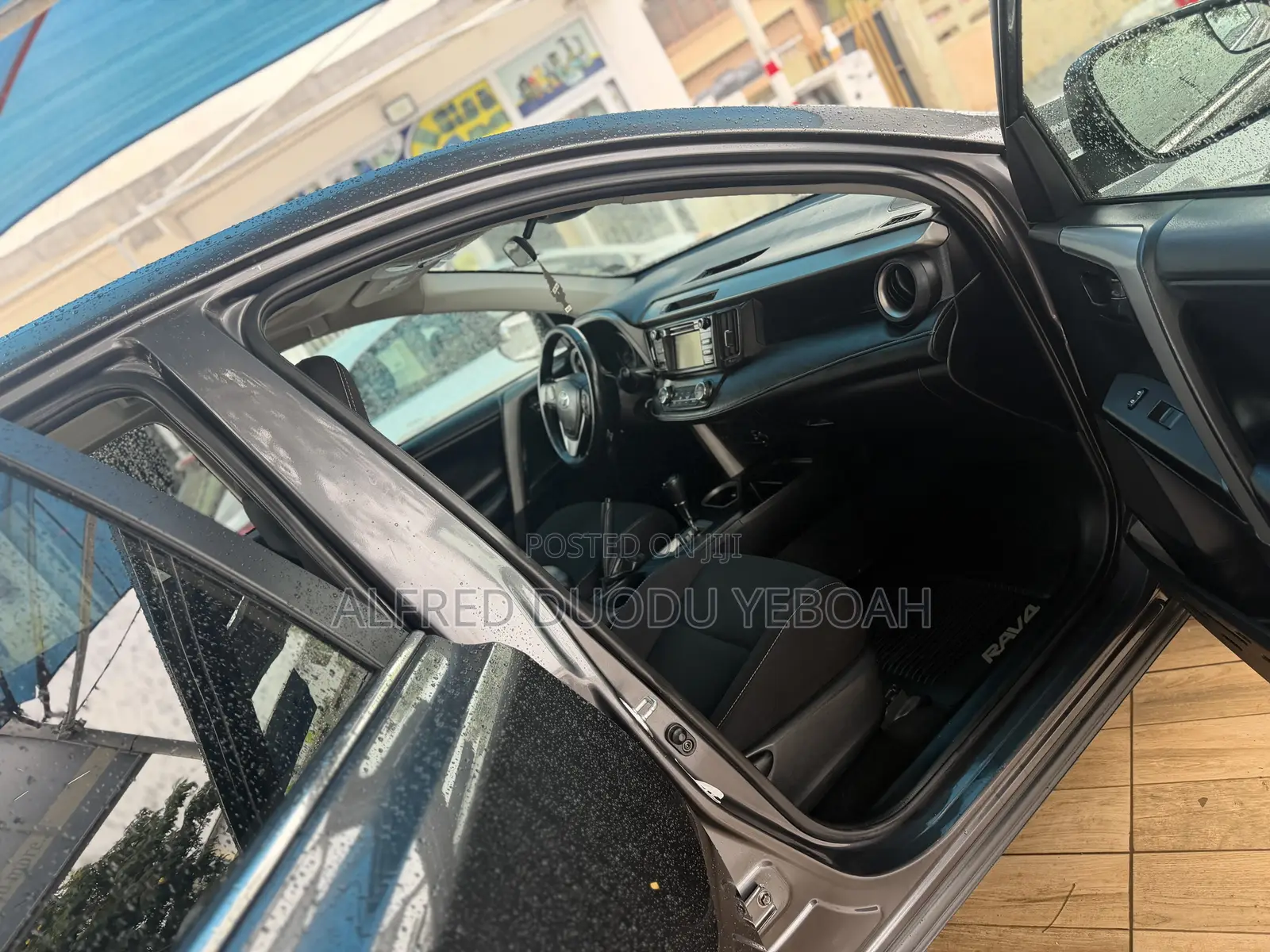 Toyota RAV4 XLE 4dr SUV (2.5L 4cyl 6A) 2018 Gray