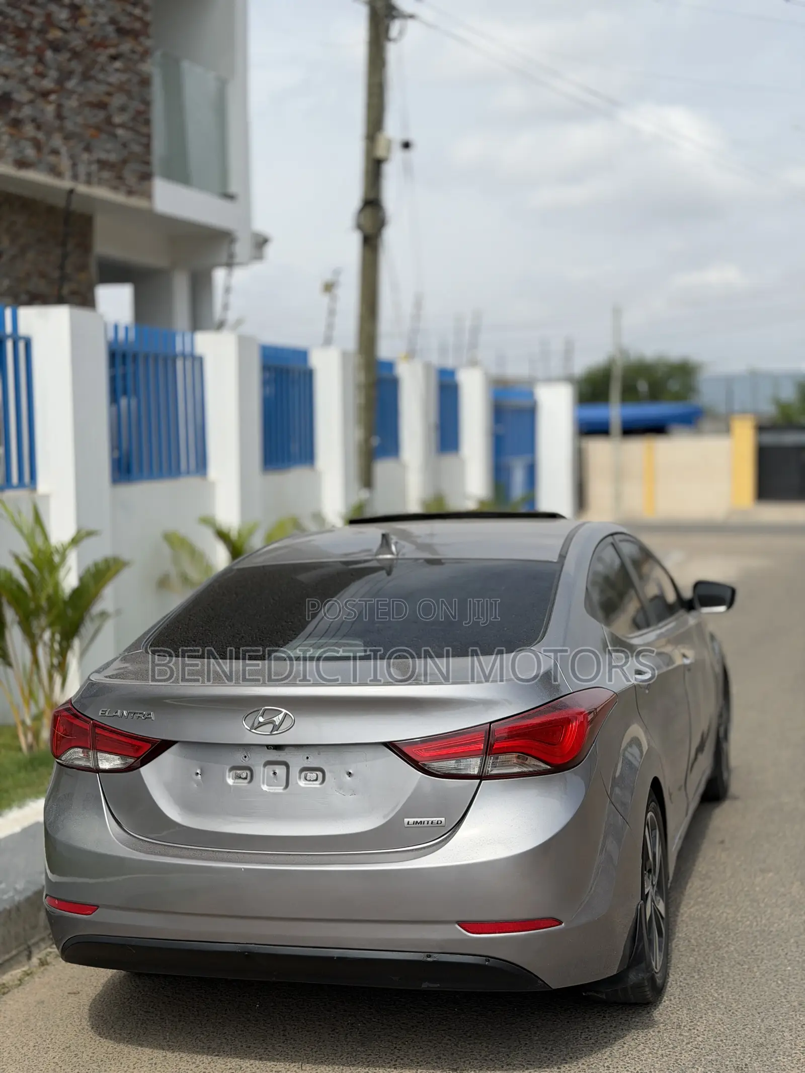 Hyundai Elantra Limited 4dr Sedan (1.8L 4cyl 6A) 2015 Silver