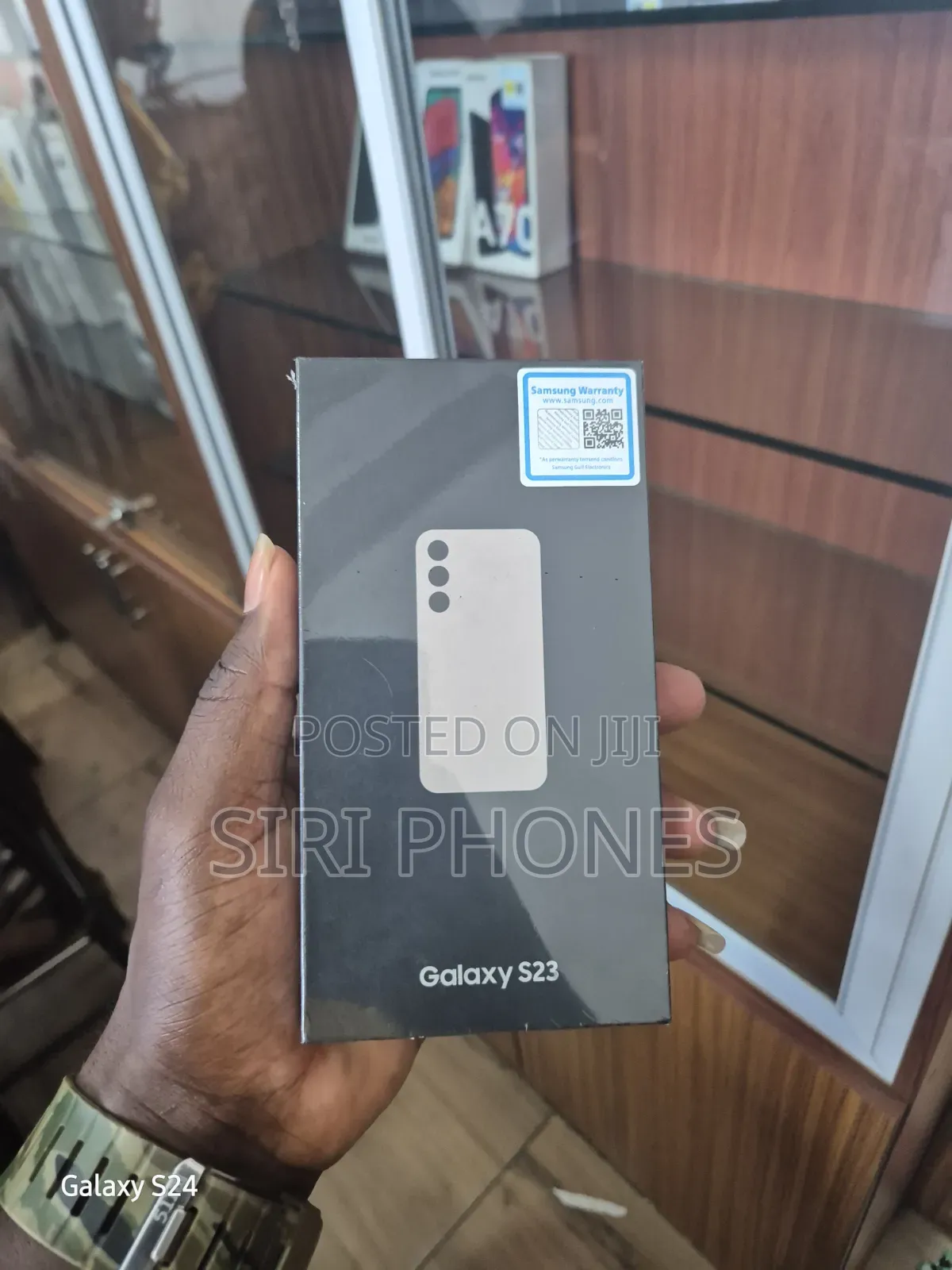 New Samsung Galaxy S23 256 GB Gold