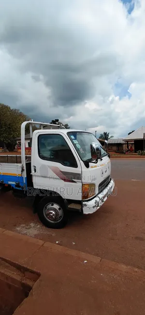 Hyundai 2022 White