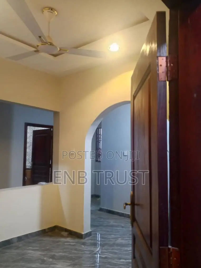 2bdrm Apartment in Canada, Pokuase for rent