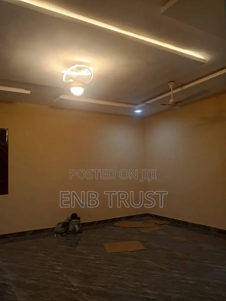 2bdrm Apartment in Canada, Pokuase for rent