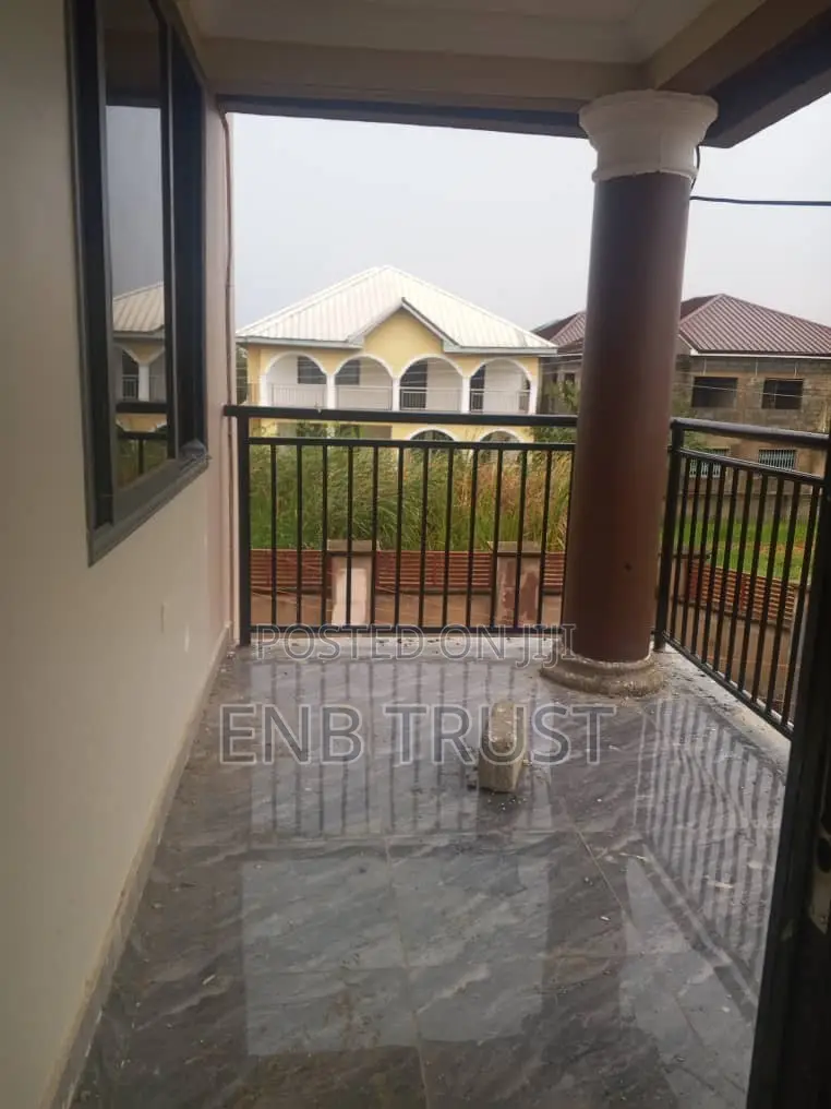 2bdrm Apartment in Canada, Pokuase for rent