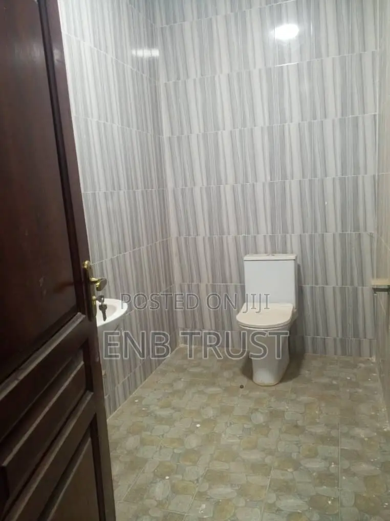 2bdrm Apartment in Canada, Pokuase for rent