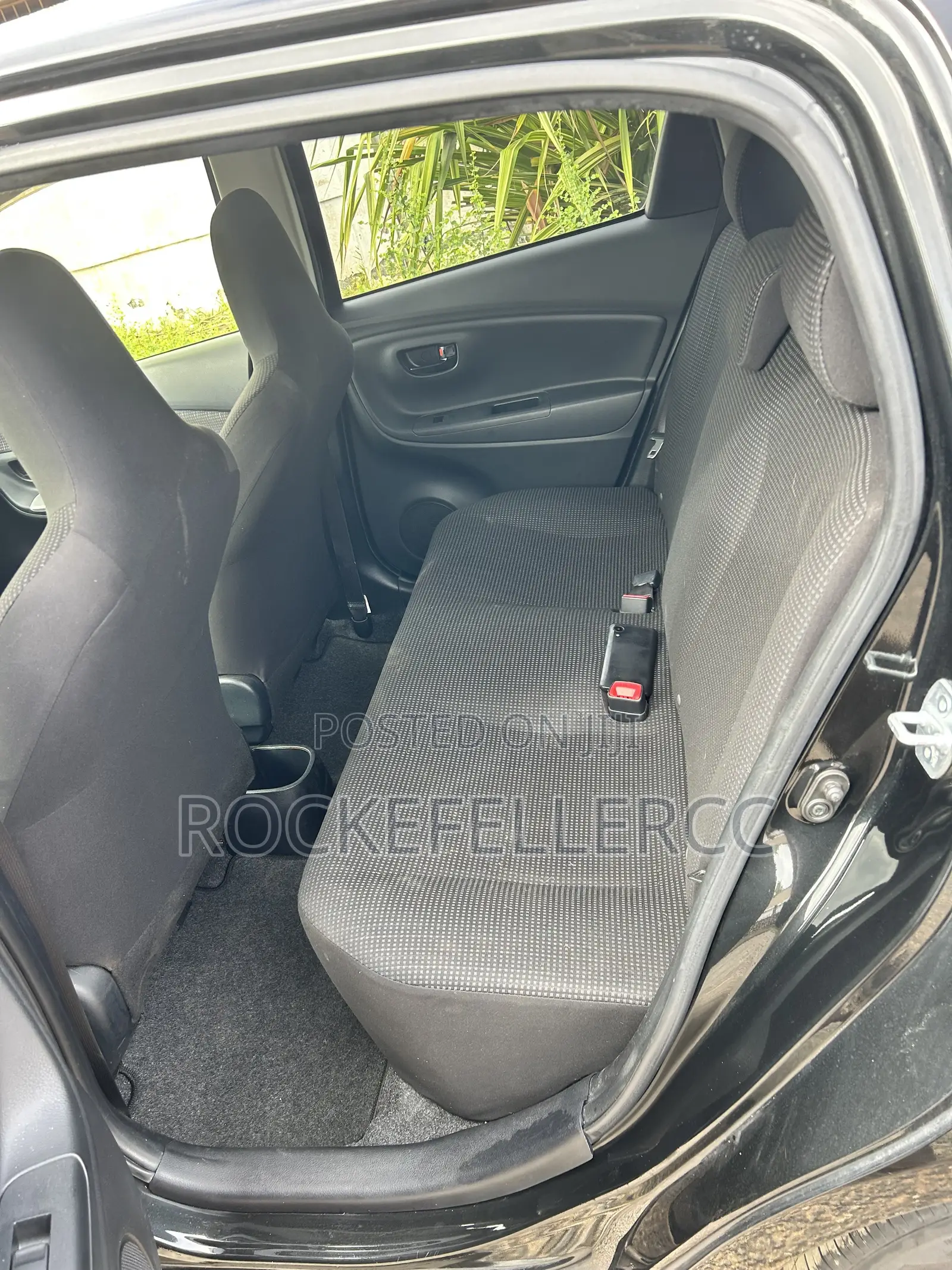 Toyota Vitz 1.3 AWD 5dr 2015 Black