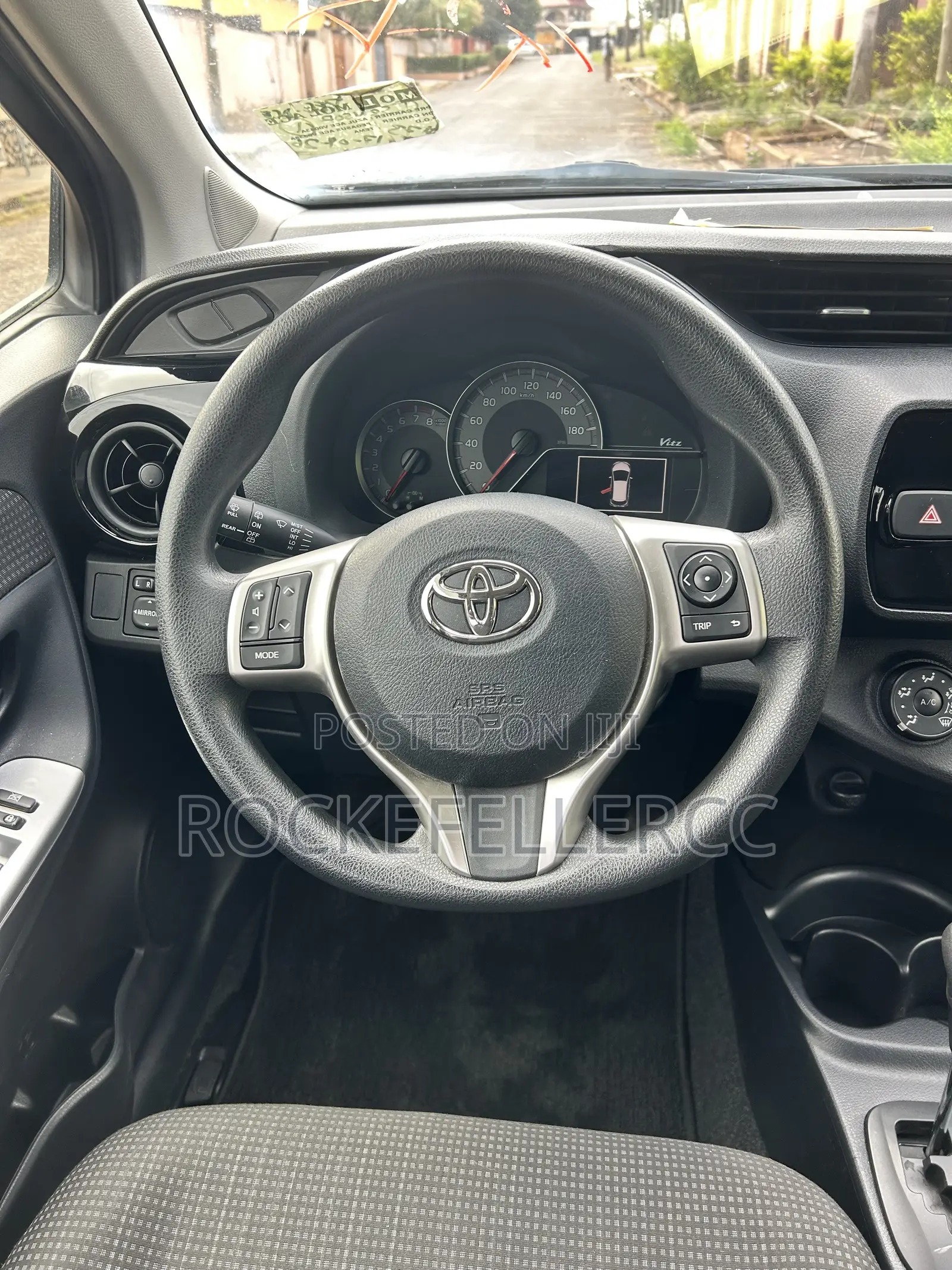 Toyota Vitz 1.3 AWD 5dr 2015 Black