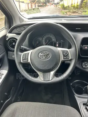 Toyota Vitz 1.3 AWD 5dr 2015 Black