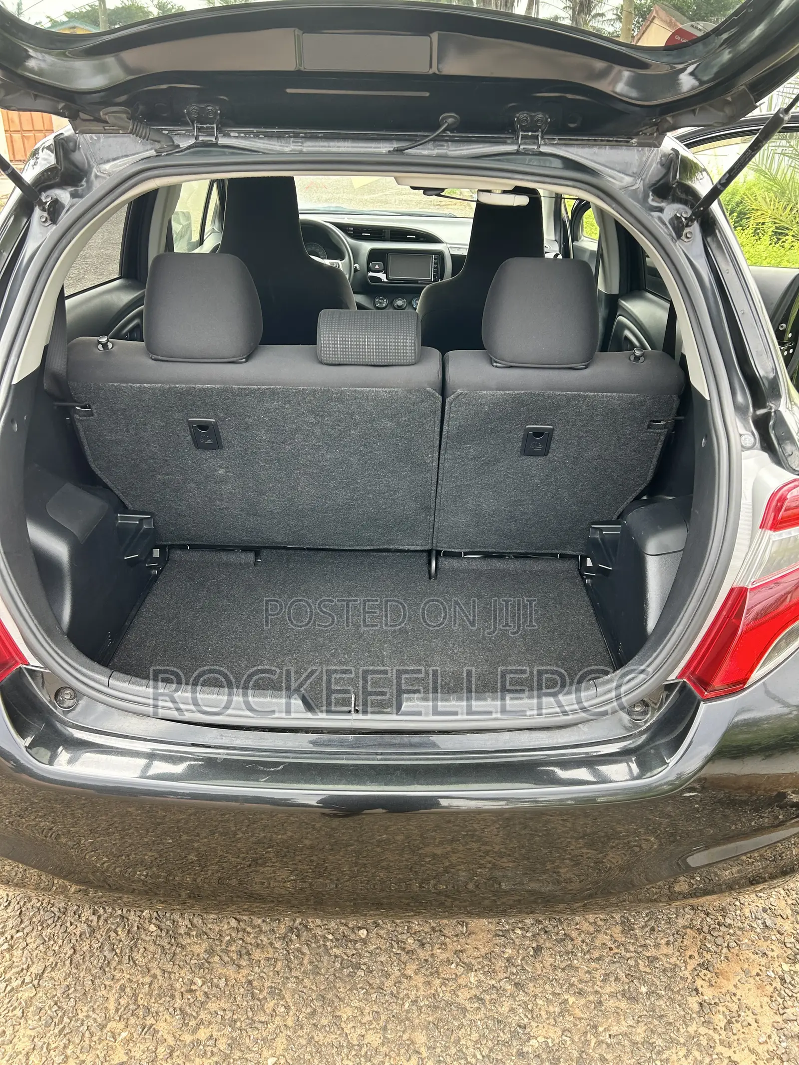 Toyota Vitz 1.3 AWD 5dr 2015 Black