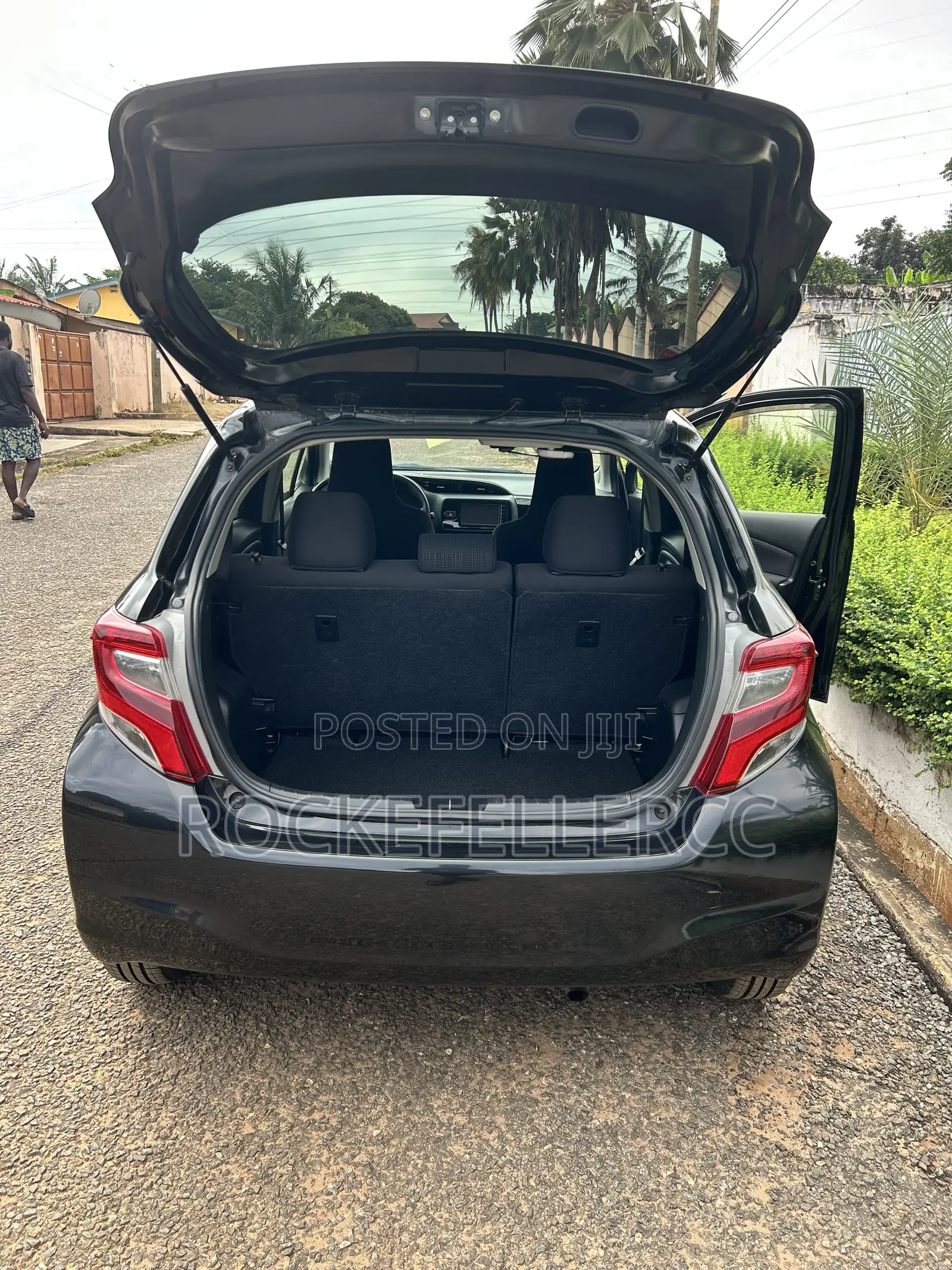 Toyota Vitz 1.3 AWD 5dr 2015 Black