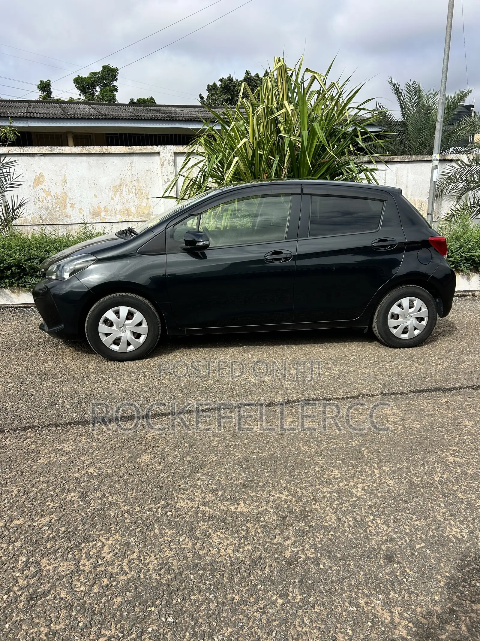 Toyota Vitz 1.3 AWD 5dr 2015 Black