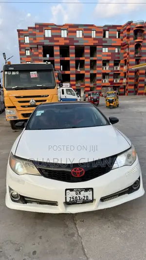 Toyota Camry LE 4dr Sedan (2.5L 4cyl 6A) 2013 White