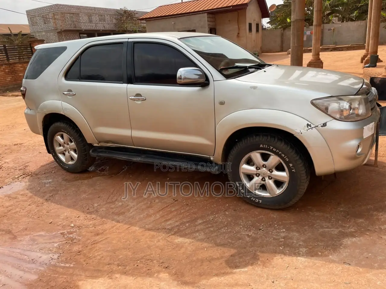 Toyota Fortuner 2010 Gold