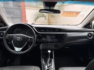 Toyota Corolla LE 4dr Sedan (1.8L 4cyl CVT) 2017 White