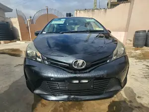 Toyota Vitz 2015 Gray