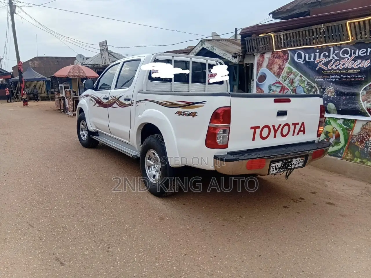 Toyota Hilux SR 4x4 2013 White