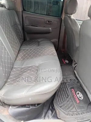 Toyota Hilux SR 4x4 2013 White