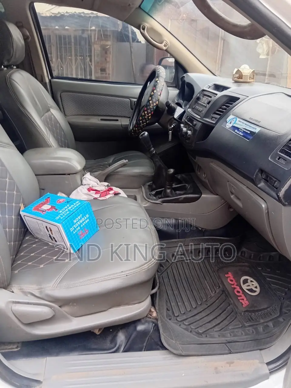 Toyota Hilux SR 4x4 2013 White