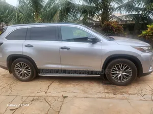 Toyota Highlander XLE V6 4x2 (3.5L 6cyl 6A) 2016 Gray