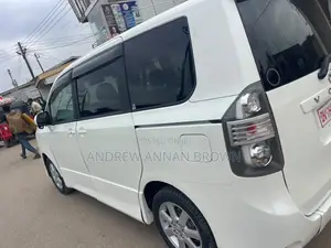 Toyota Voxy 2010 White
