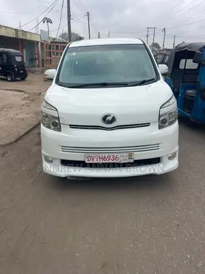 Toyota Voxy 2010 White