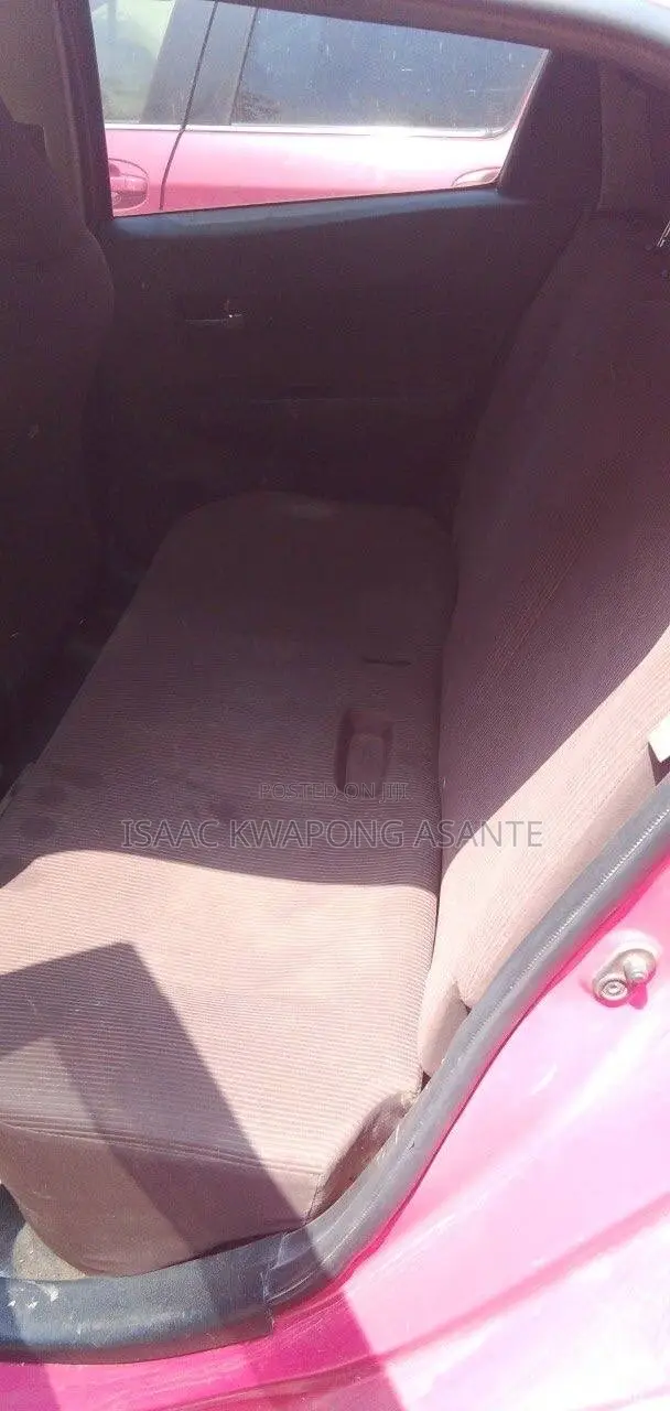 Toyota Vitz 1.3 AWD 5dr 2012 Pink