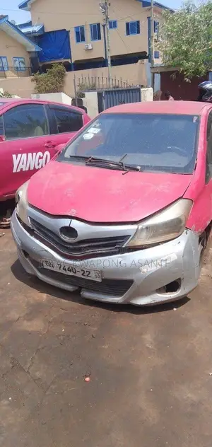 Toyota Vitz 1.3 AWD 5dr 2012 Pink
