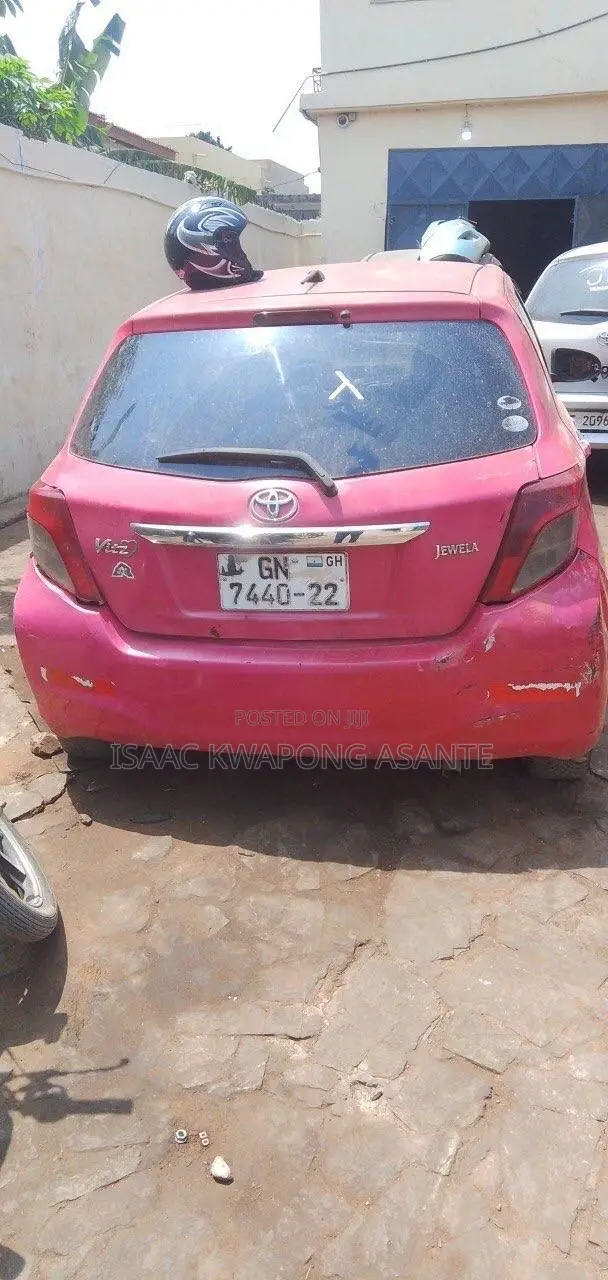 Toyota Vitz 1.3 AWD 5dr 2012 Pink