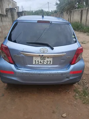 Toyota Vitz 1.3 AWD 5dr 2013 Blue