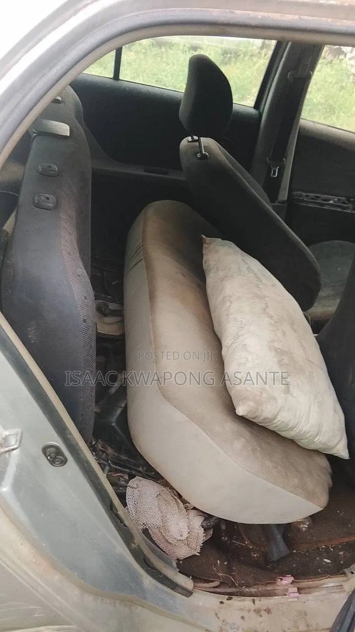 Toyota Vitz 1.0 FWD 3dr 2010 Silver