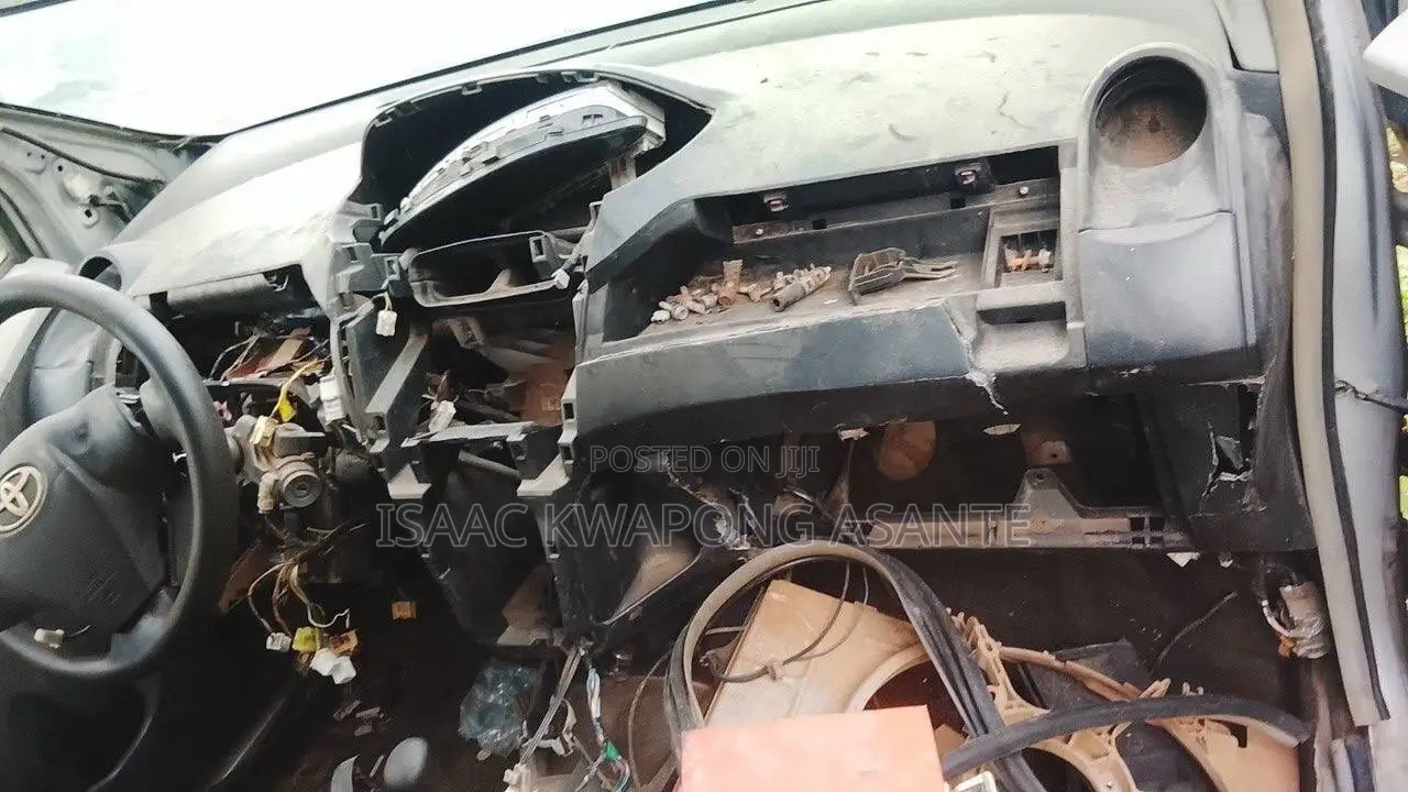 Toyota Vitz 1.0 FWD 3dr 2010 Silver