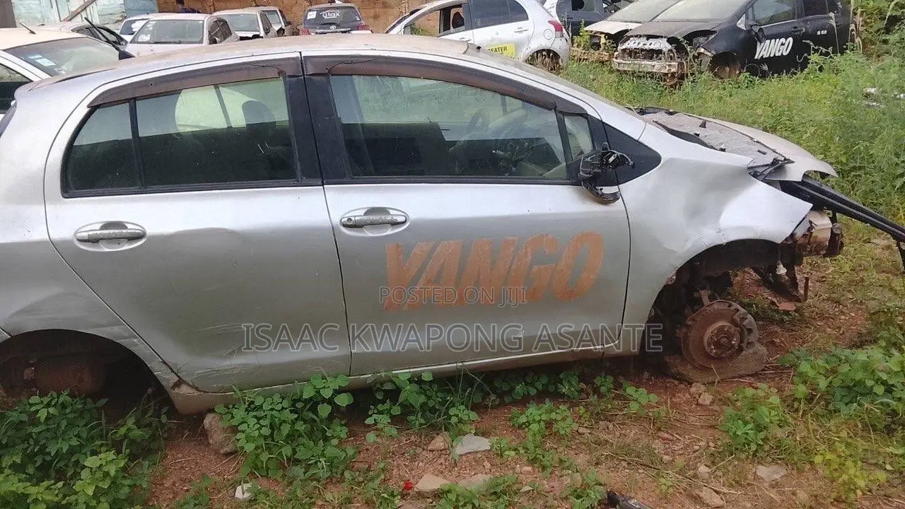 Toyota Vitz 1.0 FWD 3dr 2010 Silver