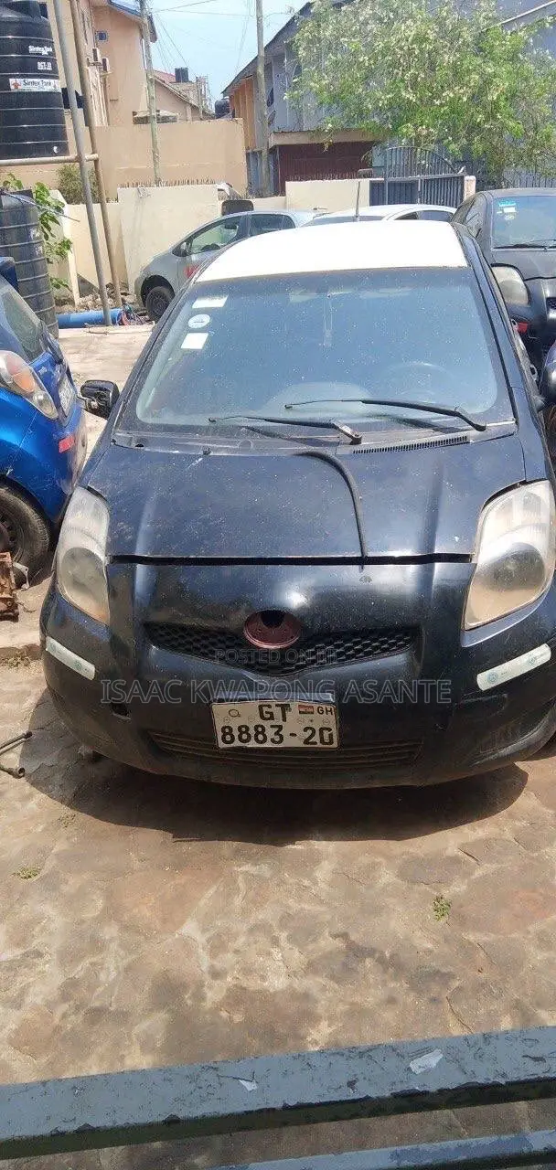 Toyota Yaris Base Hatchback 5dr 2010 Black