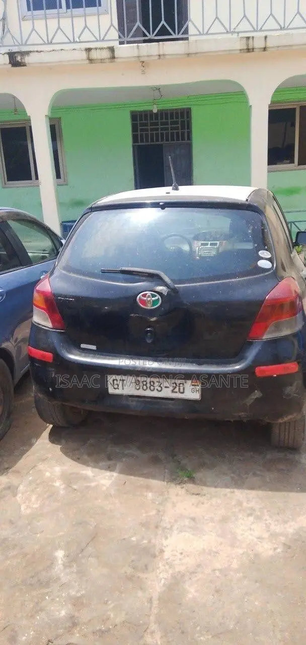 Toyota Yaris Base Hatchback 5dr 2010 Black