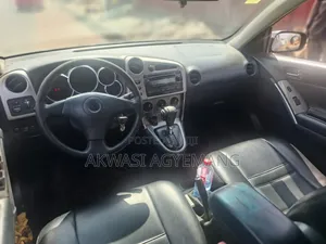 Toyota Matrix Hatchback FWD (1.8L 4cyl 5M) 2007 Gray