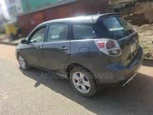 Toyota Matrix Hatchback FWD (1.8L 4cyl 5M) 2007 Gray