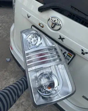 Toyota Noah / Voxy Taillight 2007 2008 2009 2010 2011 2012 Tail Light