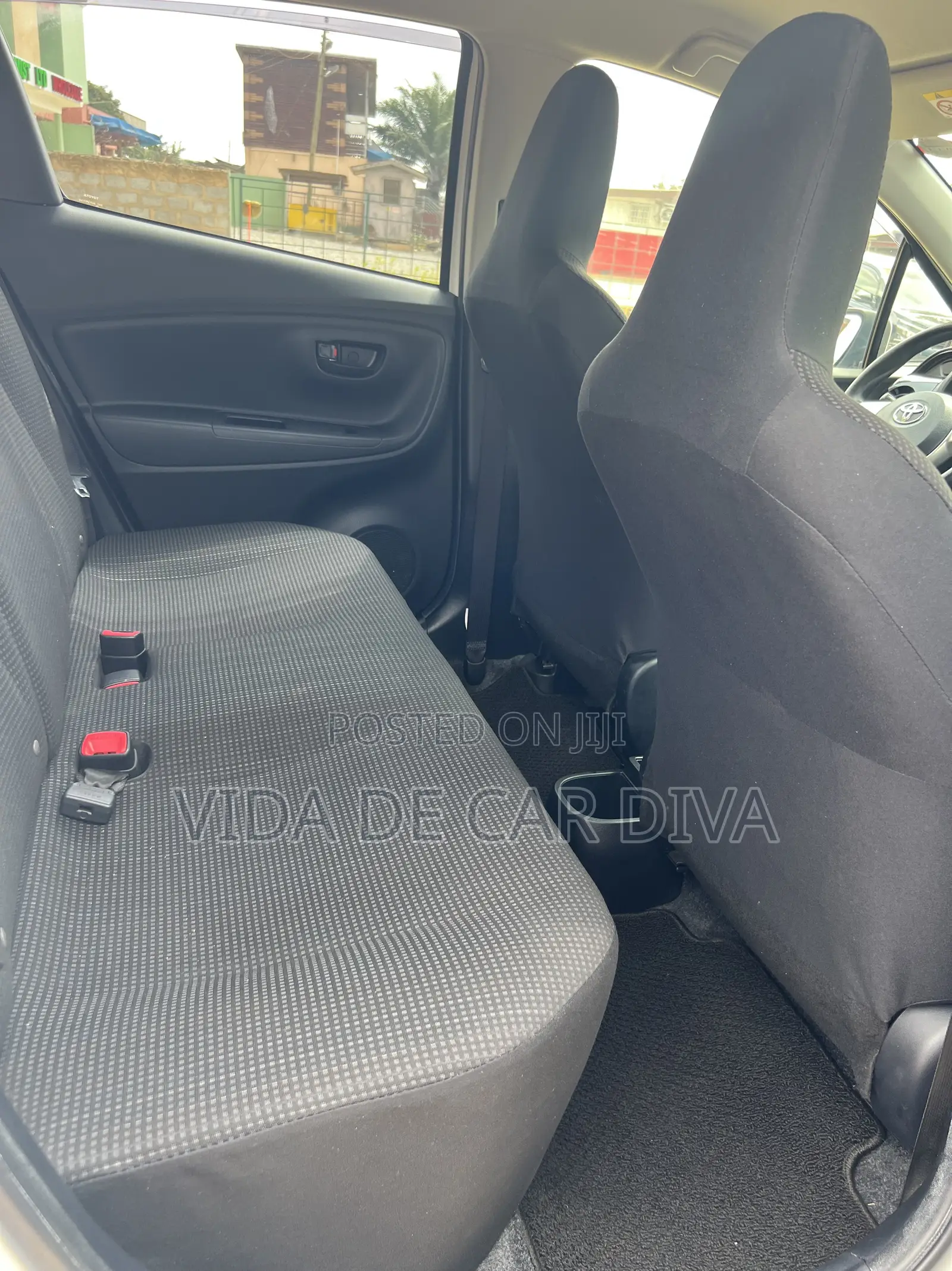 Toyota Vitz 1.3 AWD 5dr 2015 White