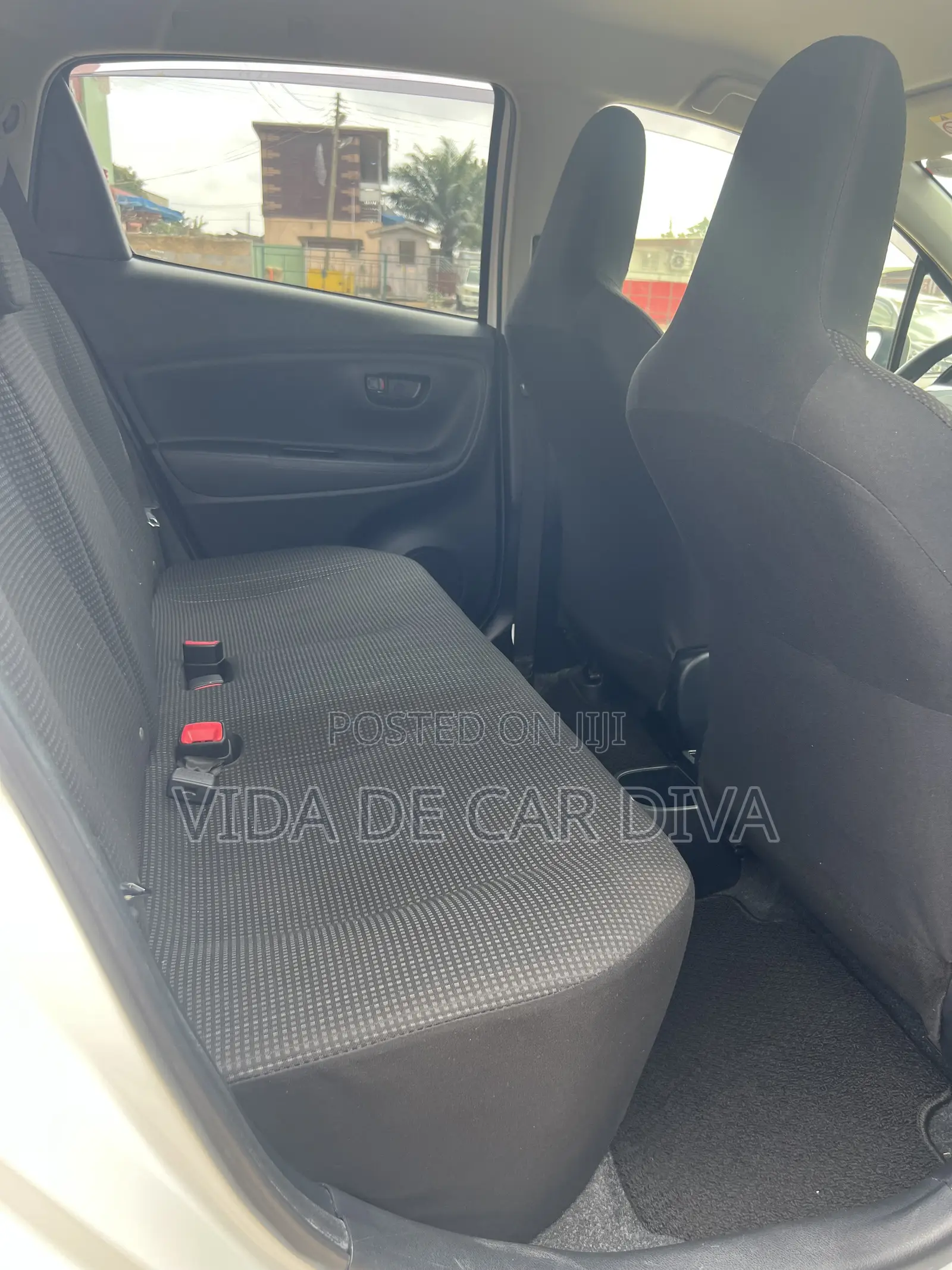Toyota Vitz 1.3 AWD 5dr 2015 White