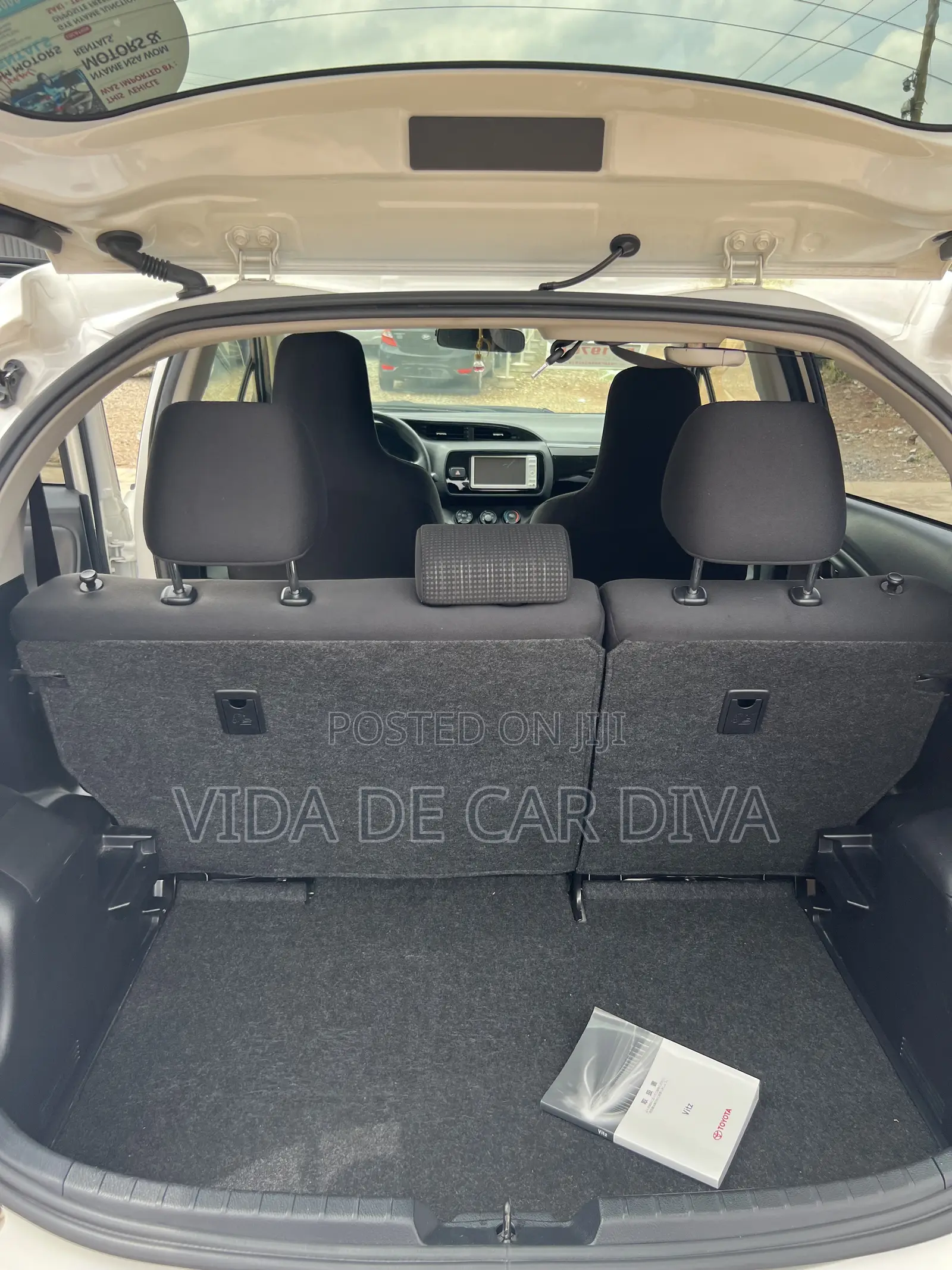 Toyota Vitz 1.3 AWD 5dr 2015 White