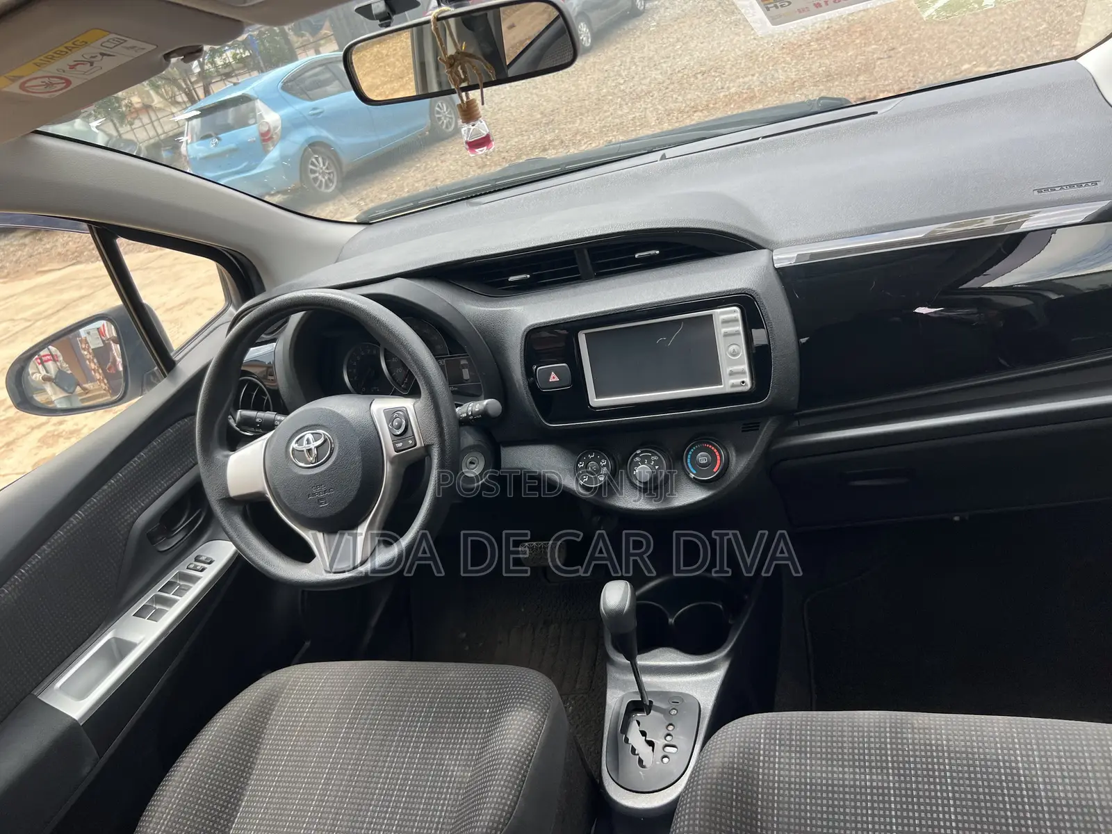 Toyota Vitz 1.3 AWD 5dr 2015 White