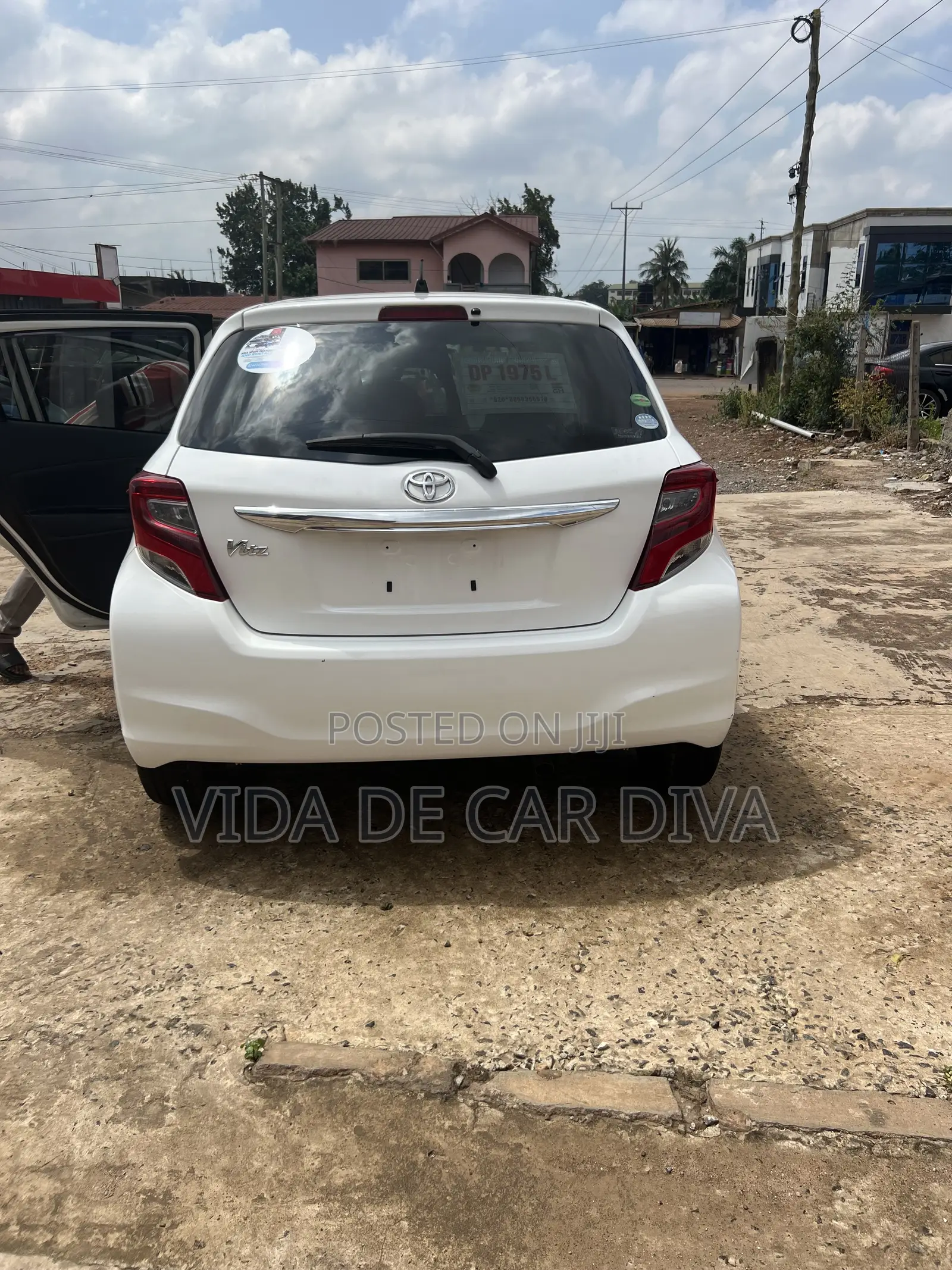 Toyota Vitz 1.3 AWD 5dr 2015 White