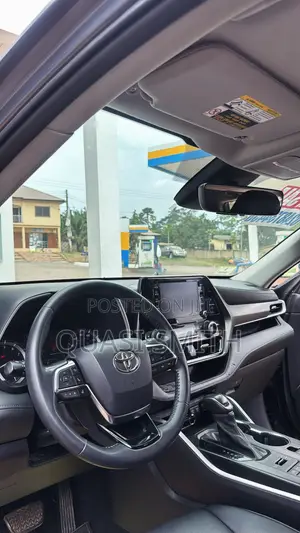 Toyota Highlander XLE 2021 Gray