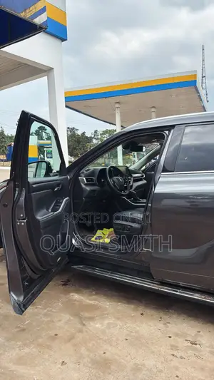 Toyota Highlander XLE 2021 Gray
