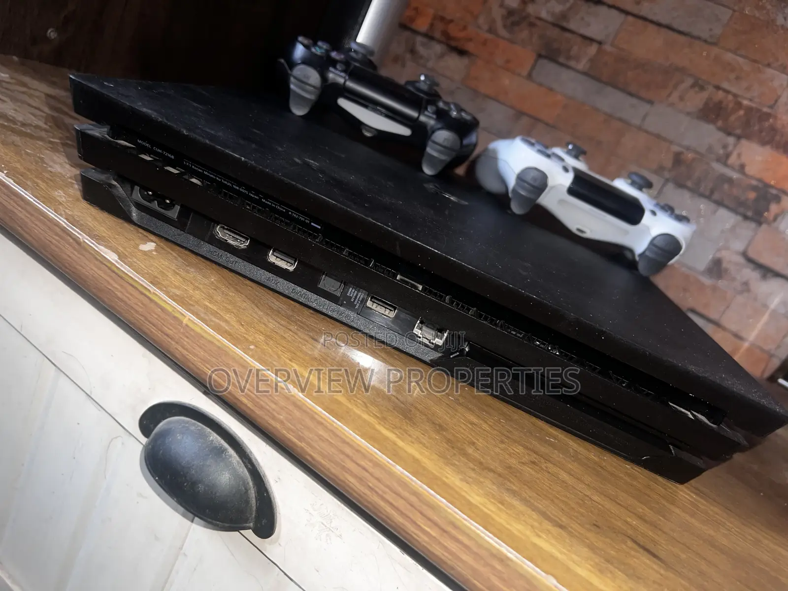 PlayStation 4 Pro ( PS4 Pro ) Limited Edition