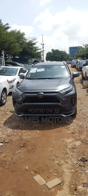 Toyota RAV4 XLE 2022 Gray