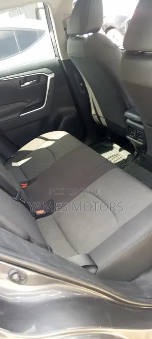 Toyota RAV4 XLE 2022 Gray