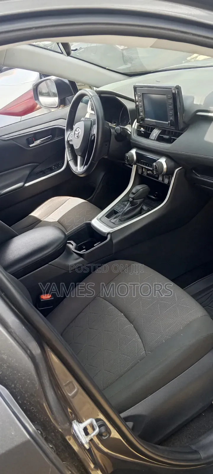 Toyota RAV4 XLE 2022 Gray