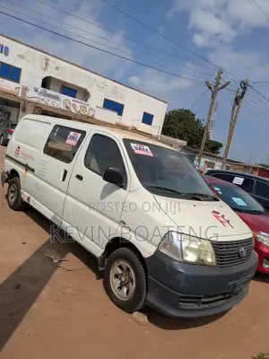 Toyota HiAce 2010 White