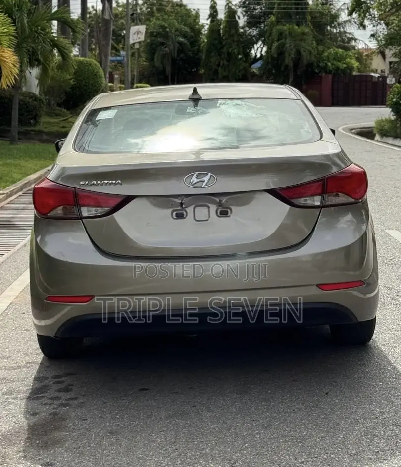 Hyundai Elantra SE 4dr Sedan (1.8L 4cyl 6A) 2015 Brown